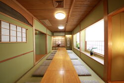 個室でゆっくりと…