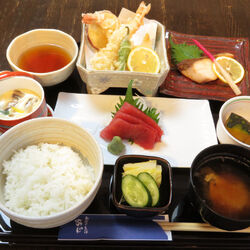 夜定食あります。