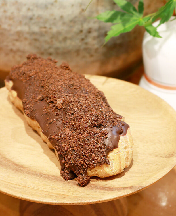 パリッと厚めのチョコがポイント 絶品エクレア シュークリーム 栃ナビ