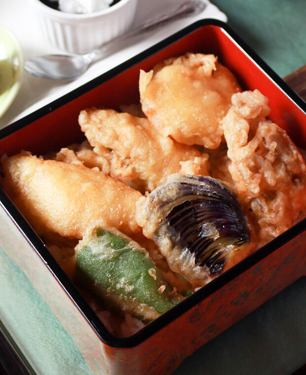 淡白な白身とほどよい脂が 絶品なまず天重 川魚 栃ナビ