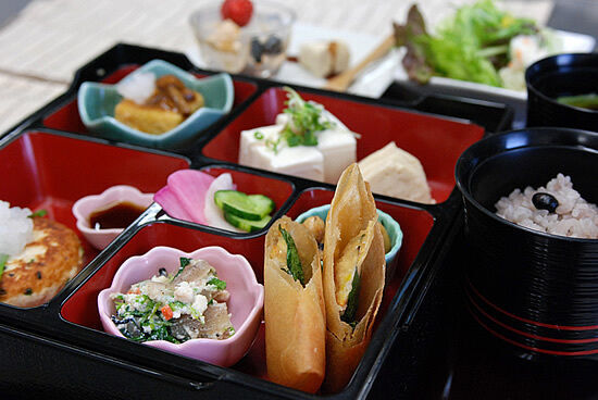 地鶏・豆富料理　くろまめや