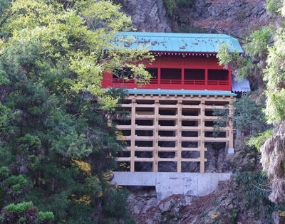 真言宗智山派 出流山満願寺