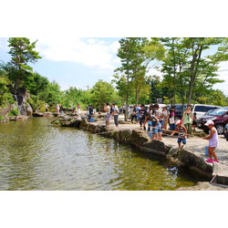 滝のある釣り堀 那須高原清流の里