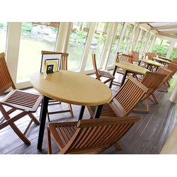 水辺のカフェテラス